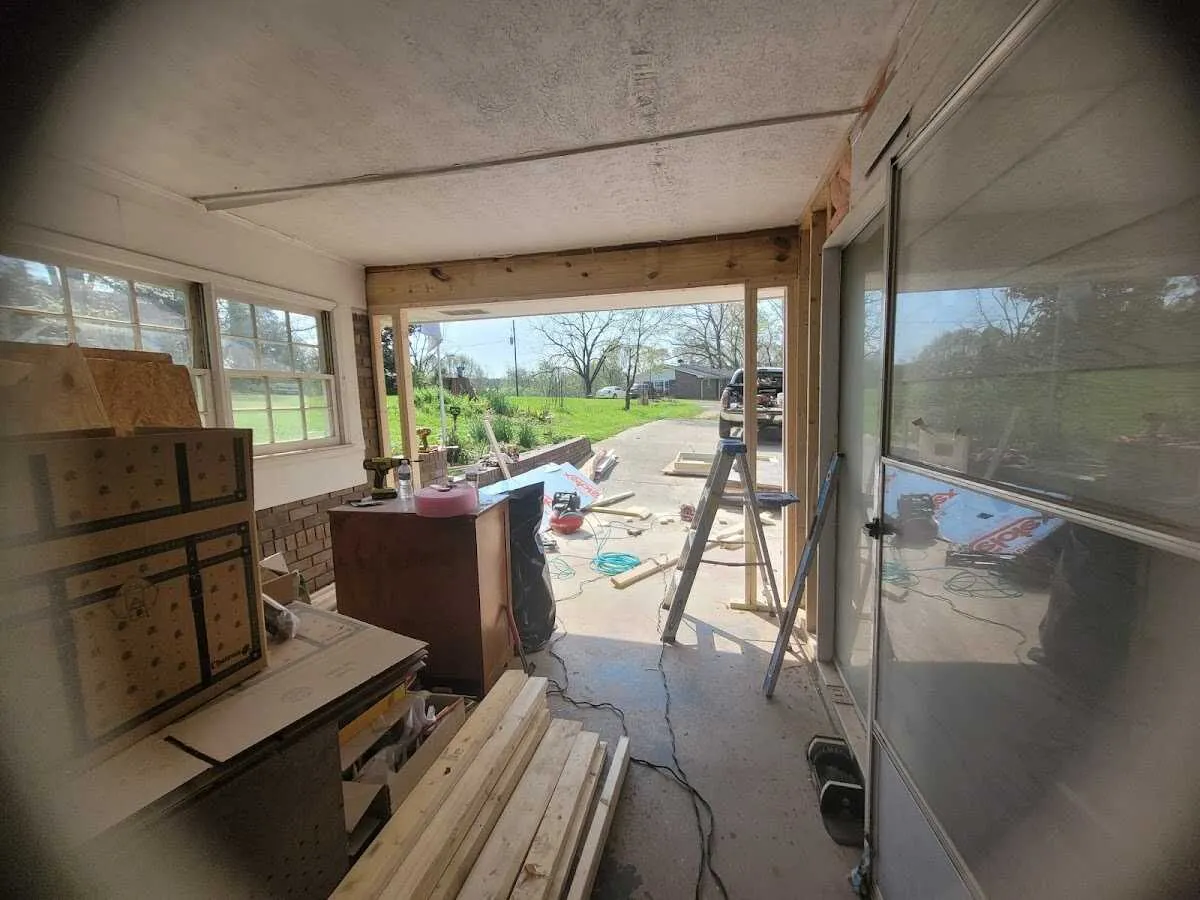 Air movers and dehumidifier for Drying & Dehumidification in Canal Winchester